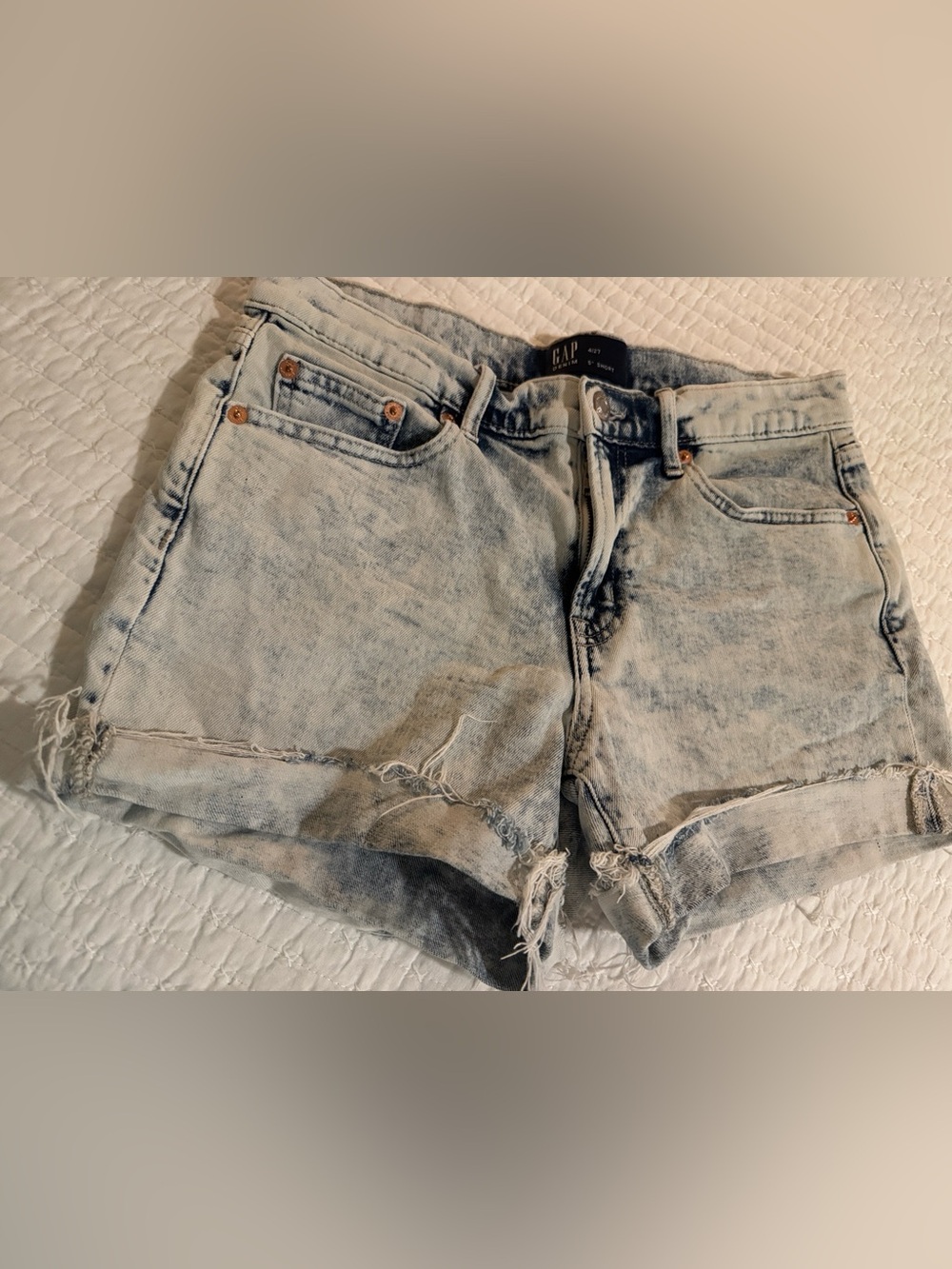 GAP Light Wash Distressed Denim Cutoff Shorts SIZE 4/28 5” Short
